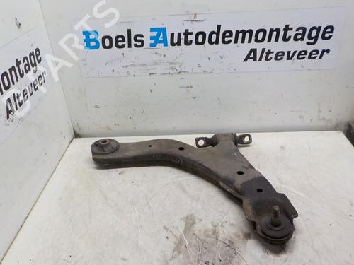 Used Right front suspension arm KIA CERATO I Saloon (LD) 1.6 (105 hp) 23006156