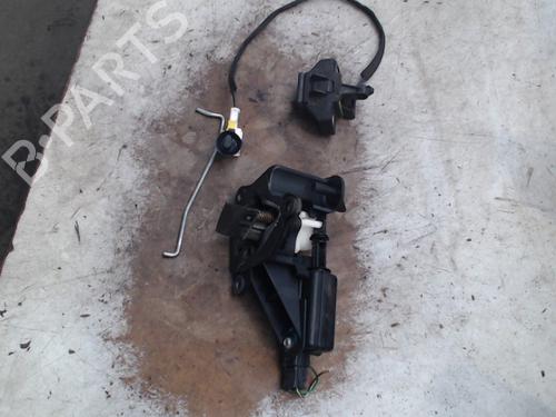 Bakluke lås RENAULT CLIO II (BB_, CB_) 1.2 16V (BB05, BB0W, BB11, BB27, BB2T, BB2U, BB2V, CB05,... (75 hp) 21943293