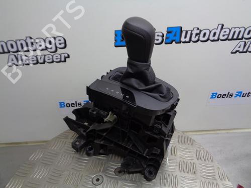 Used Gear lever TOYOTA YARIS (_P21_, _PA1_, _PH1_) 1.5 Hybrid (MXPH10, MXPH11) (116 hp) 23012215