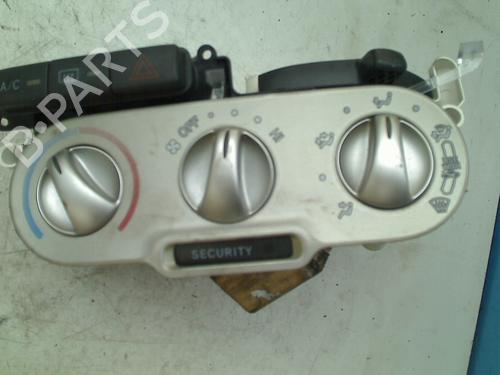 Airco bedieningspaneel TOYOTA YARIS (_P1_) 1.3 (SCP12_, SCP13_, SCP12R, SCP13R) (87 hp) 21911309