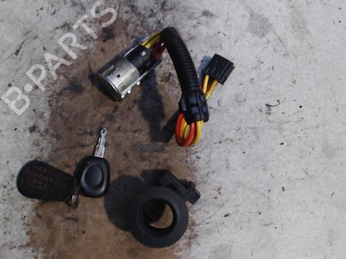 Used Ignition barrel RENAULT MEGANE I (BA0/1_) 1.6 16V (BA04, BA0B, BA11, BA1J, BA16, BA19, BA1K, BA1V,... (107 hp) 21938464