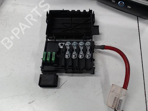 Used Fuse box VW GOLF IV (1J1) 1.6 16V (105 hp) 21939906