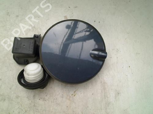Używane Klapa wlewu paliwa OPEL CORSA D (S07) 1.4 (L08, L68) (90 hp) 21915341