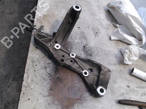 Used Right front suspension arm VW GOLF VI (5K1) 1.4 TSI (122 hp) 21936798