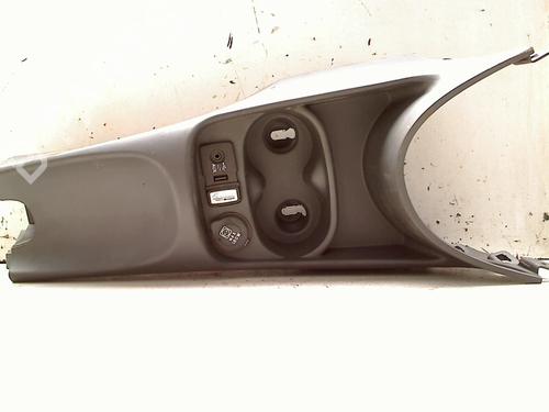 Used Middle console FIAT 500 (312_) 0.9 (312AXG1A, 312.AXG11) (86 hp) 21930068