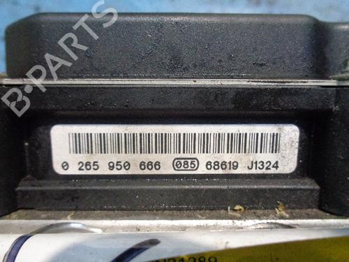 Used ABS pump BMW 5 (E60) 550 i (367 hp) 21903982