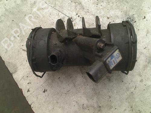 Used Mass air flow sensor MERCEDES-BENZ C-CLASS (W203) C 200 Kompressor (203.042) (163 hp) 21924570