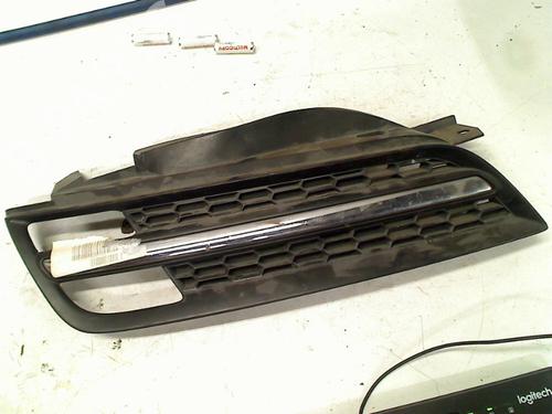 Used Grille NISSAN MICRA III (K12) 1.2 16V (65 hp) 21929316