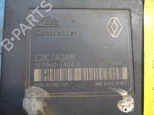 Used ABS pump RENAULT LAGUNA II (BG0/1_) 1.9 dCi (107 hp) 21902488