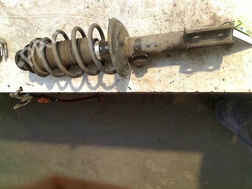 Used Left front shock absorber TOYOTA YARIS (_P9_) 1.0 VVT-i (KSP90_, KSP90R) (69 hp) 21931706