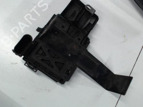 Zekeringkast VW BORA I (1J2) 2.0 (115 hp) 21936218