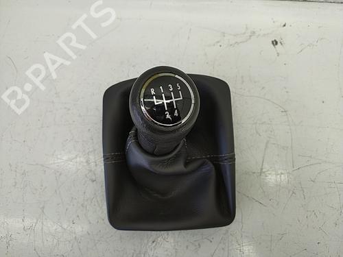 Used Shift knob VW POLO IV (9N_, 9A_) 1.2 12V (64 hp) 21629461