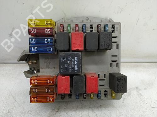 Boîte à Fusibles FIAT DOBLO MPV (119_, 223_) 1.9 JTD (105 hp) 30104310