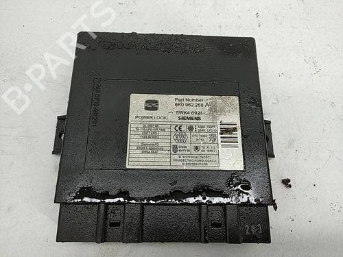 Caixa de fusíveis SEAT IBIZA II (6K1) [1993-2002]  31084840