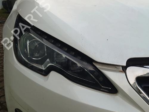 Used Right headlight PEUGEOT 308 I (4A_, 4C_) 2.0 HDi (150 hp) 31725780