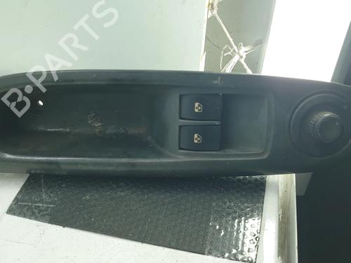 Used Left front window switch RENAULT CLIO II (BB_, CB_) [1998-2016]  32069292