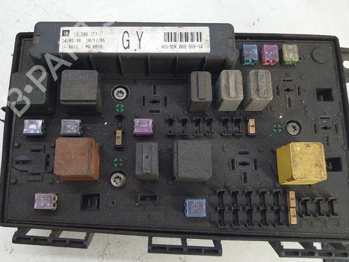 Used Fuse box Fuse box OPEL ASTRA H GTC (A04) [2005-2010] 32069288 32069288