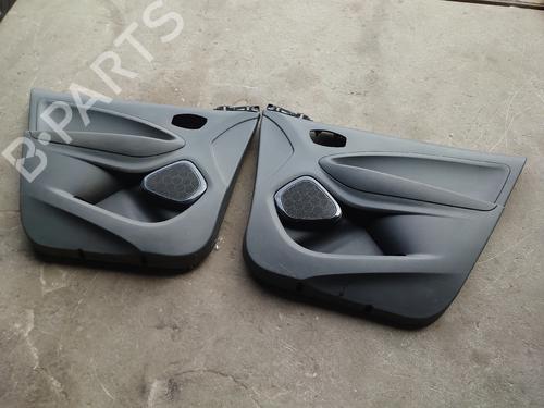 Forra frente esquerda Forra frente esquerda RENAULT ZOE (BFM_) ZOE (BFMD) (109 hp) 33934459 33934459