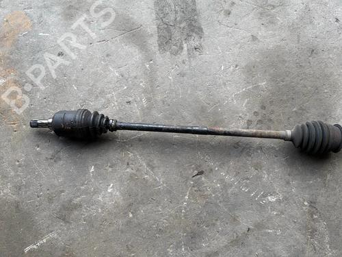 Arbre de transmission avant droit Arbre de transmission avant droit OPEL CORSA C (X01) 1.0 (F08, F68) (58 hp) 34607532 34607532