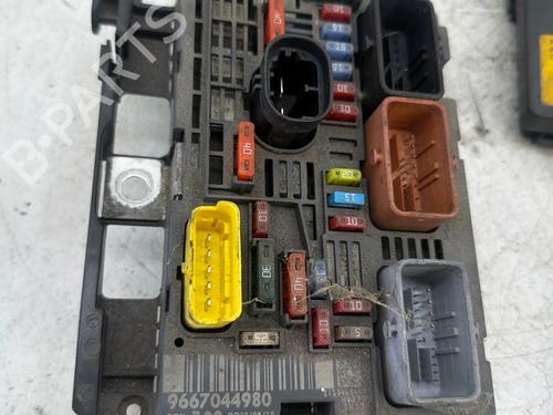 Fuse box CITROËN C5 III (RD_) 2.0 HDi 165 (RDRHHA, RDRHH8) | BP36671043E1 - Image 2