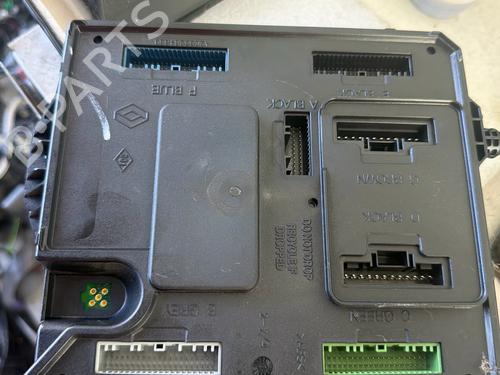 Used Fuse box Fuse box 37000720 37000720