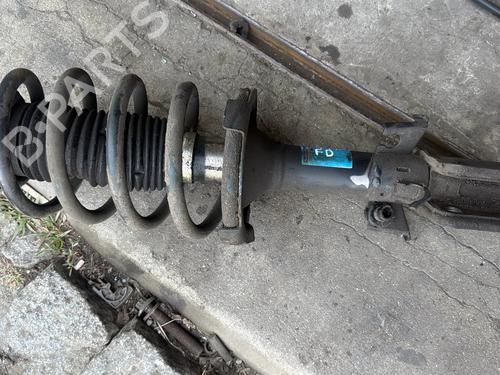 Ammortizzatore anteriore destro Ammortizzatore anteriore destro MERCEDES-BENZ VITO Van (W638) 108 D 2.3 (638.064, 638.068) (79 hp) 37159062 37159062