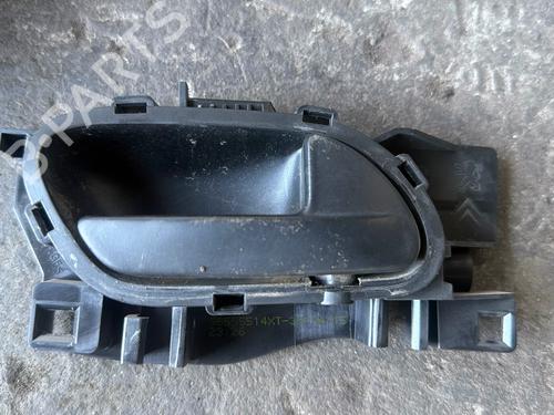 Used Front right interior door handle Front right interior door handle 37179101 37179101