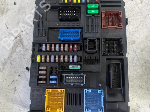 Used Fuse box Fuse box 37511011 37511011
