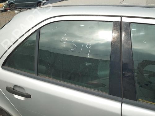 Used Rear right door window Rear right door window 37592878 37592878