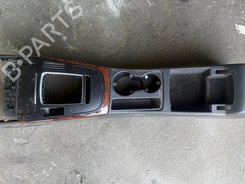 Used Armrest / Center console Armrest / Center console 37685696 37685696