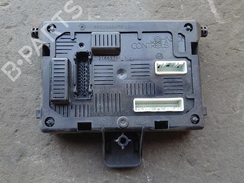 Used Fuse box Fuse box RENAULT CLIO III (BR0/1, CR0/1) 1.5 dCi (C/BR0G, C/BR1G) (68 hp) 39474962 39474962