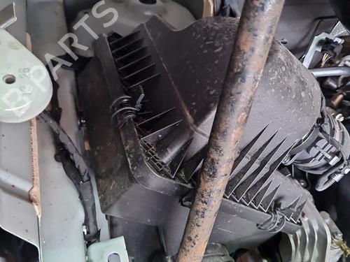 Used Air filter box Air filter box VW CRAFTER Van (SY_, SX_) 2.0 TDI FWD (SYB, SYC, SYD) (177 hp) 38069390 38069390