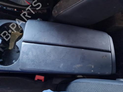 armrest-center-console-citroen-c5-aircross-a_-2018-23246728 main image
