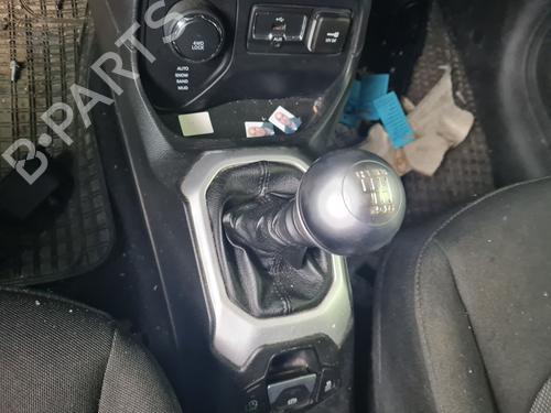 Used Shift knob Shift knob JEEP RENEGADE SUV (BU, B1, BV) 2.0 CRD 4x4 (120 hp) 32033914 32033914
