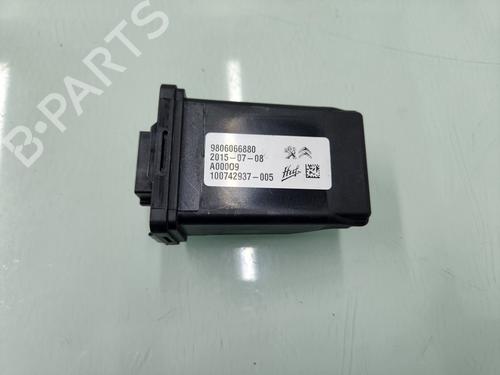 electronic-module-citroen-c4-picasso-ii-2013-26390470 main image