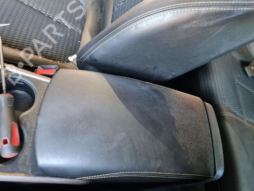 Used Armrest / Center console RENAULT KADJAR (HA_, HL_) 1.5 dCi 110 (HLA3) (110 hp) 29394452