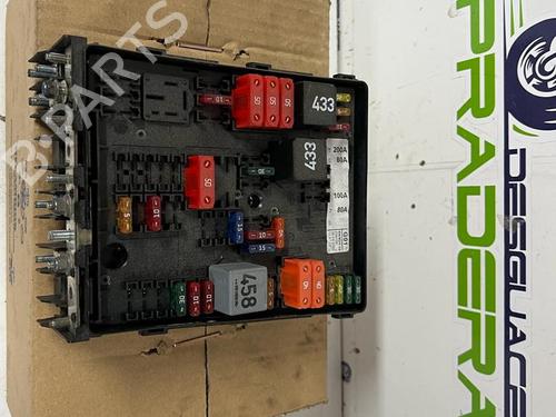 Used Fuse box Fuse box VW GOLF V (1K1) 1.9 TDI (105 hp) 21660693 21660693