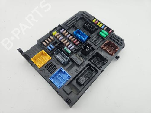 Used Fuse box Fuse box 37173729 37173729
