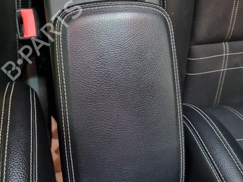 Used Armrest / Center console Armrest / Center console MERCEDES-BENZ GLA-CLASS (X156) GLA 200 CDI / d (156.908) (136 hp) 36358302 36358302