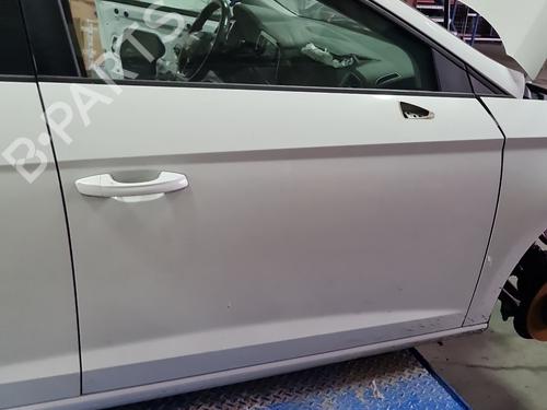Używane Drzwi przednie prawe Drzwi przednie prawe SEAT LEON (5F1) 2.0 TDI (150 hp) 37640465 37640465