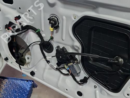 front-right-window-mechanism-seat-leon-5f1-2012-2013-2014-2015-2016-2017-2018-2019-2020-2021-37636181 main image