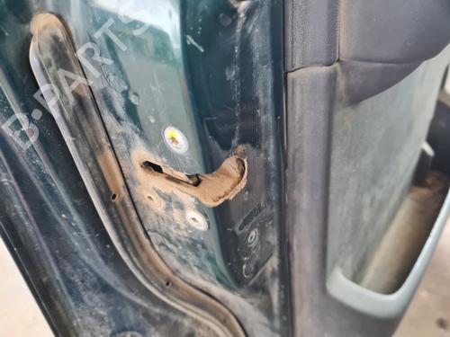 Used Front left lock NISSAN NAVARA NP300 (D40) [2004-2025]  21649584