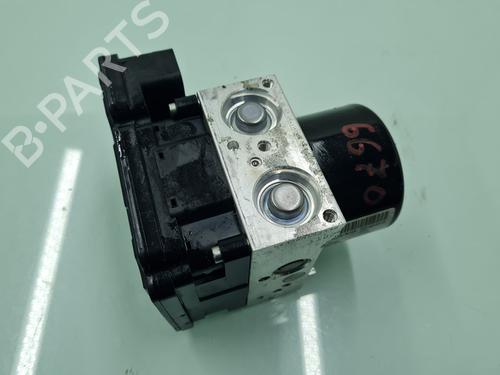 Used ABS pump VOLVO V40 Hatchback (525) D2 (114 hp) 21647152
