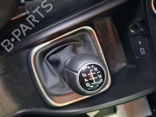 shift-knob-fiat-tipo-hatchback-356_-357_-2016-32033808 main image