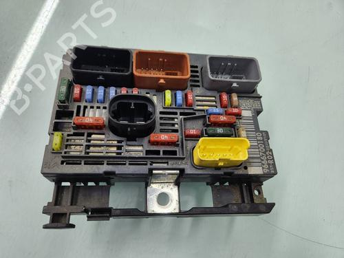 Used Fuse box Fuse box PEUGEOT 3008 I MPV (0U_) [2009-2017] 24472184 24472184