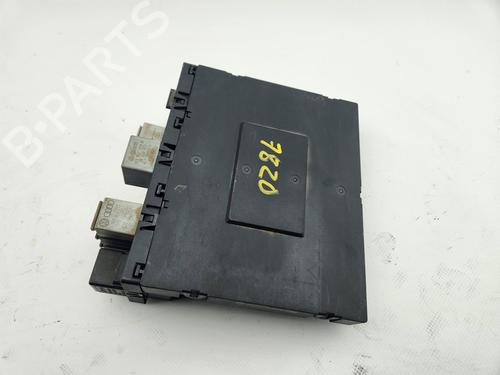 Used Fuse box VW GOLF V (1K1) [2003-2010]  31020383