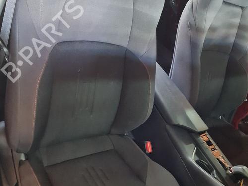 right-front-seat-toyota-c-hr-_x1_-2016-40013773 main image