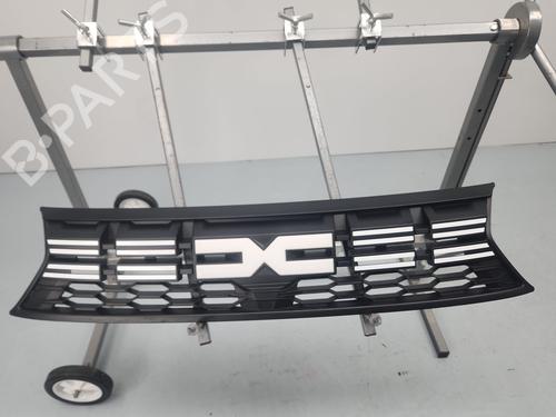 Used Grille Grille DACIA DUSTER (HM_) 1.5 dCi 115 4x4 (114 hp) 38289342 38289342