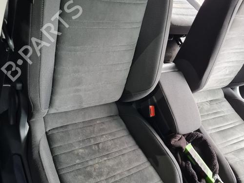 Used Right front seat VW TOURAN (5T1) [2015-2026]  31809565