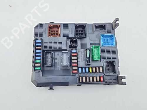 Used Fuse box Fuse box 39098882 39098882